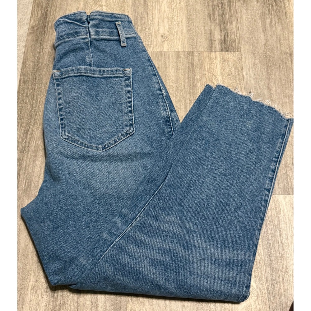 Hollister Curvy Ultra High-Rise Mom Jeans Medium Wash W28 L25 Raw Hem 7S